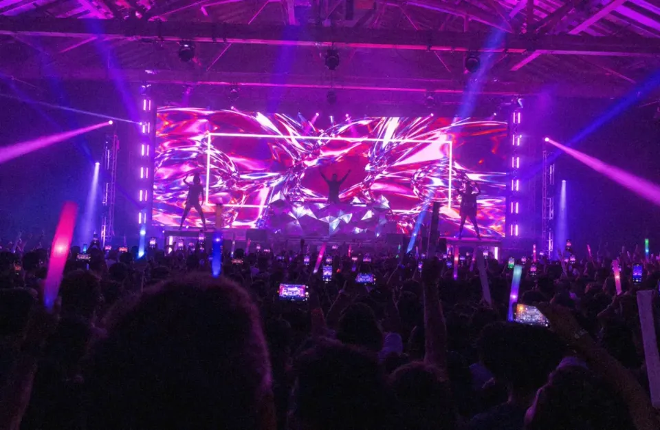 Live show visuals on stage